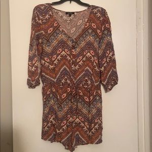 Patterned Short Romper w/ Slit Sleeves